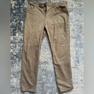 Banana Republic Traveler Pant / Chino